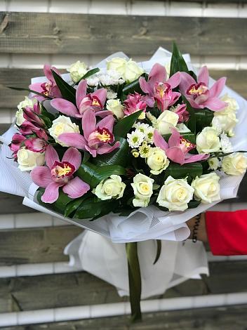 Букет цветов из: Розы и Хризантемы в Тарбушево