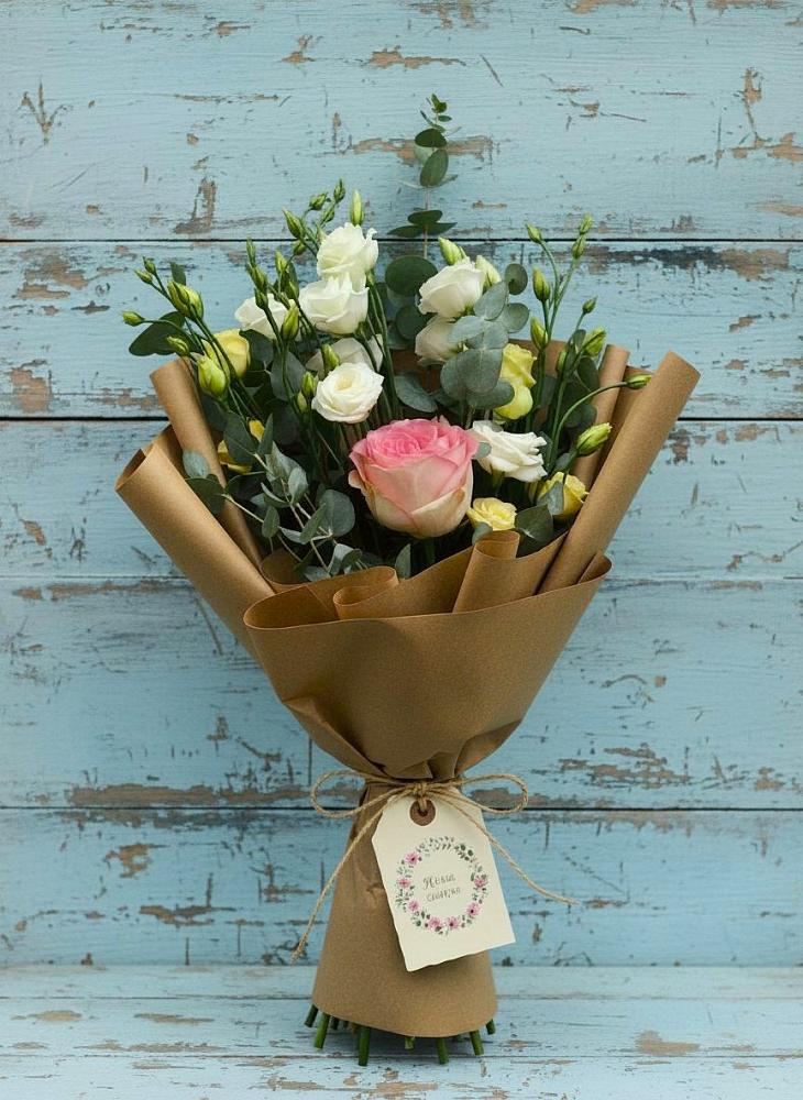 Букет цветов из: Розы и Лизиантусы в Тарбушево