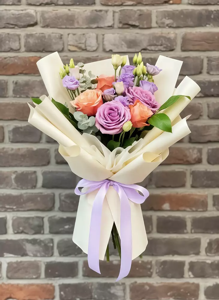 Букет цветов из: Лизиантусы и Розы в Тарбушево