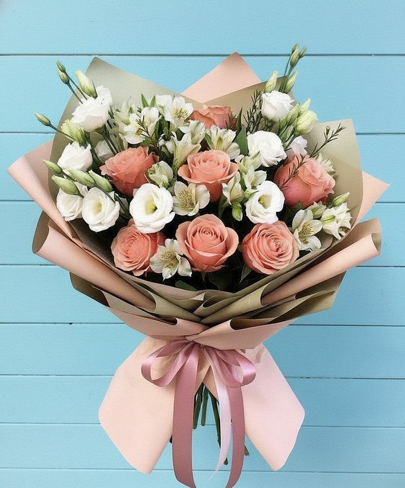 Букет цветов из: Розы, Альстромерии и Лизиантусы в Тарбушево