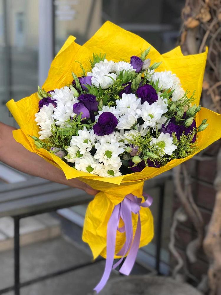 Букет цветов из: Ирисы, Хризантемы и Ромашки в Тарбушево