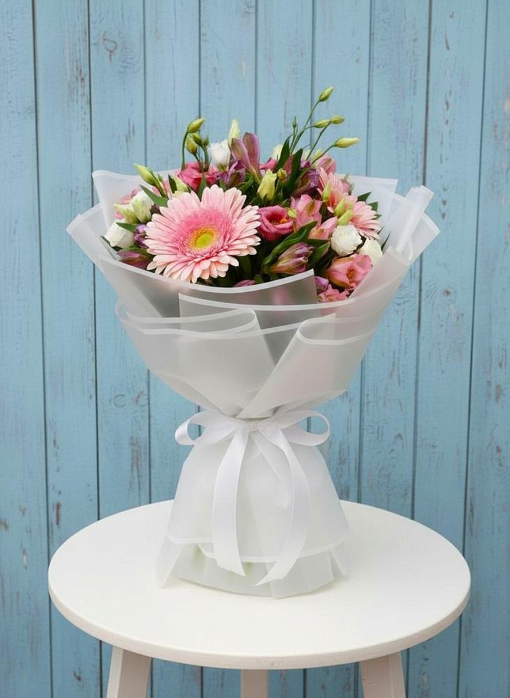 Букет цветов из: Герберы, Альстромерии и Лизиантусы в Тарбушево