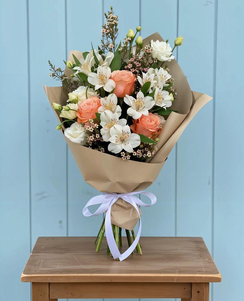 Букет цветов из: Альстромерии, Лизиантусы, Розы и Хризантемы в Тарбушево
